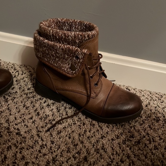Brown boots - Picture 3 of 4